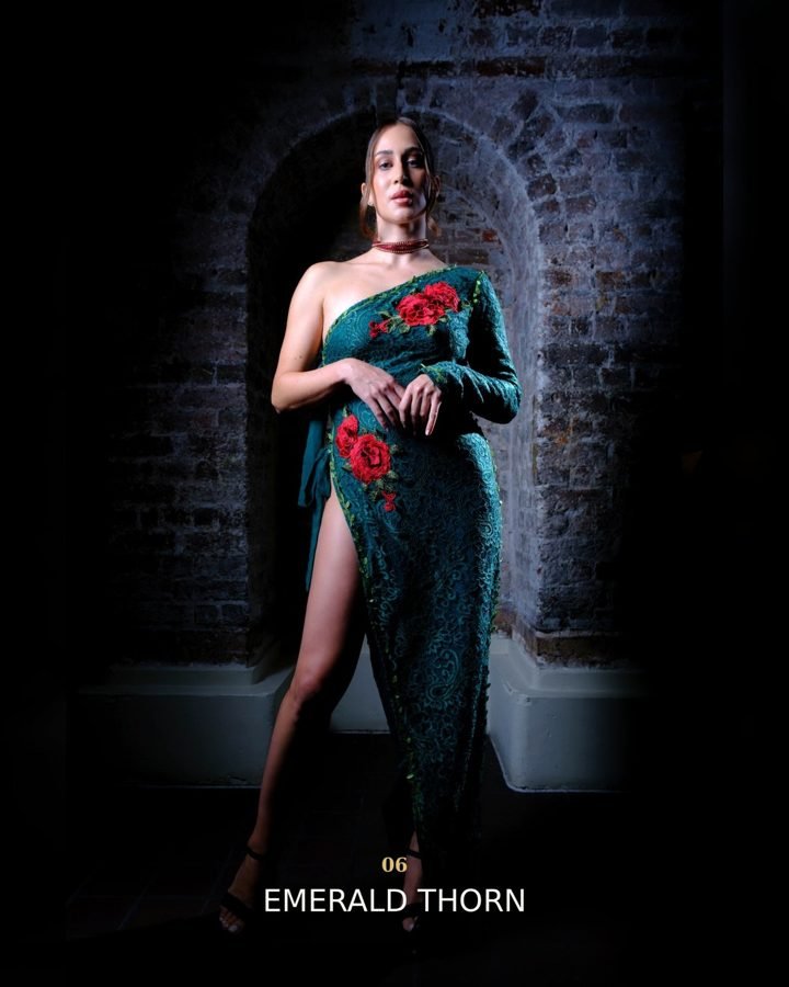 Silhouette AUREM 06, EMERALD THORN, bijou et transformation textile.